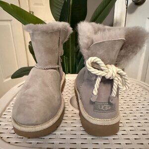 UGG Selene Rope Bailey Bow Suede Sheepskin Boots | Oyster | Size 6 | Like New